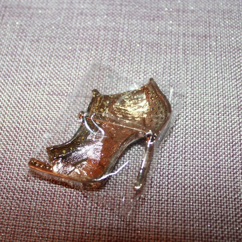 High heel Rhinestone Brooch - Picture 2 of 2